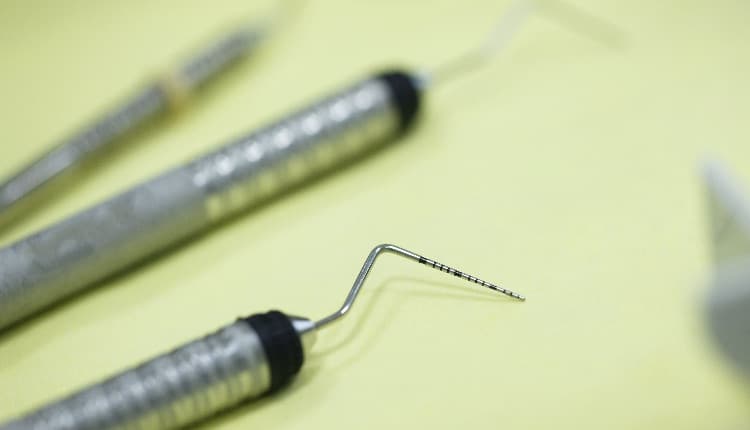 Periodontal probes for measuring pocket depths