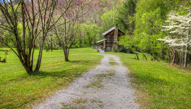 Kentucky Mountain Log Cabin Surrounded By The Appalachian Mountains Of The Daniel Boone National Forest -