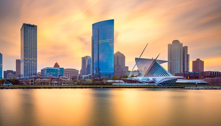 Milwaukee, Wisconsin, USA downtown city skyline on Lake Michigan